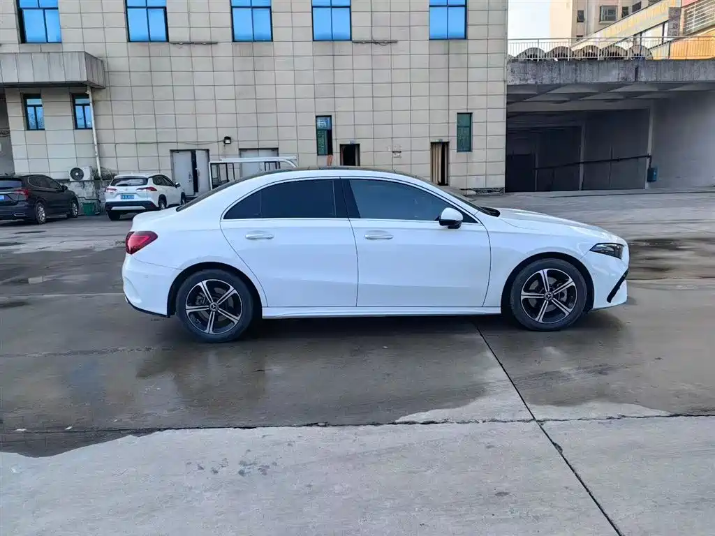Mercedes-Benz A-Class 2024 Facelift A 200 L Fashion фото 3