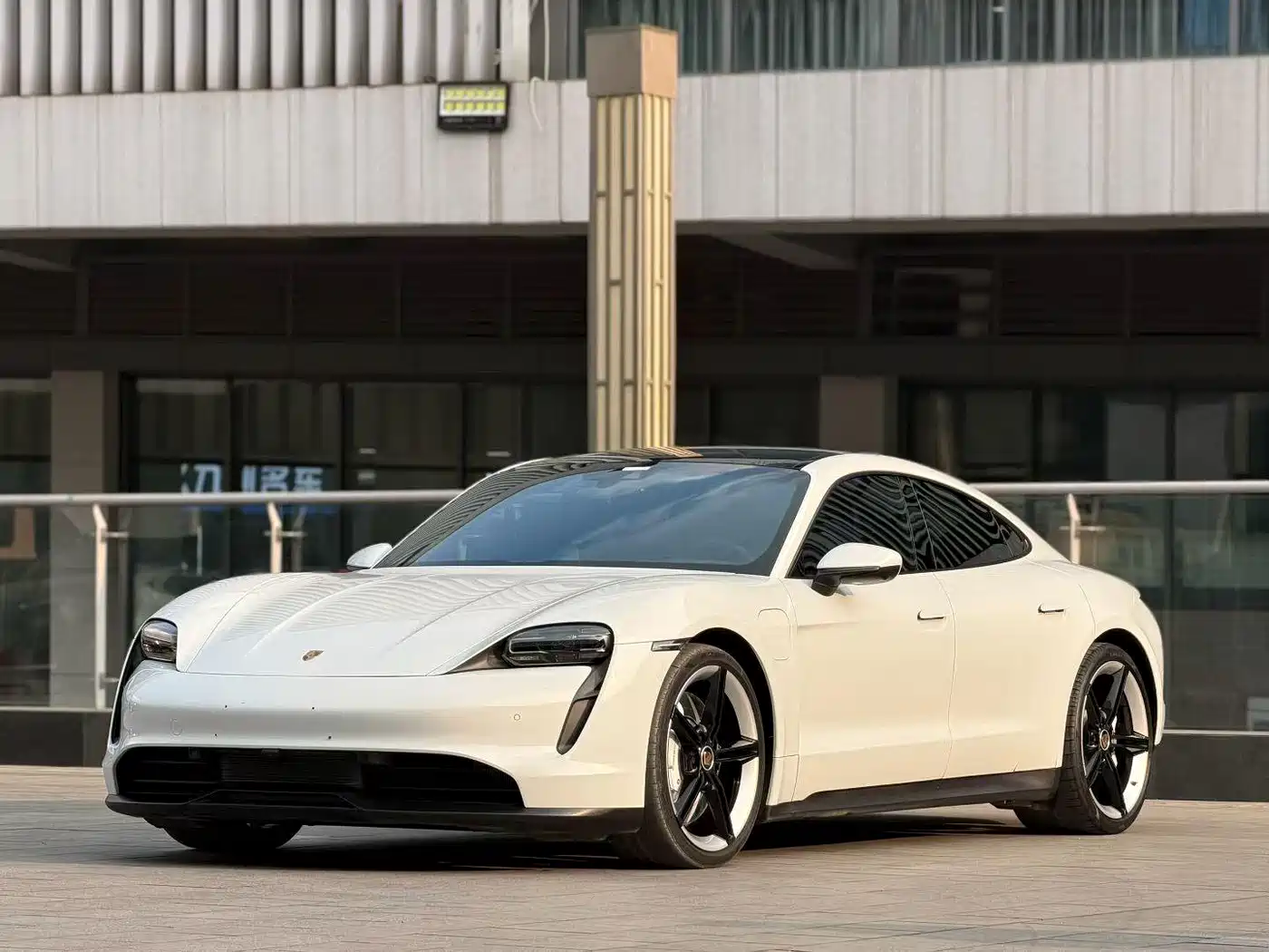 Porsche Taycan 2021 2020 Taycan