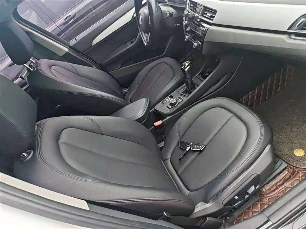 BMW X1 2018 sDrive20Li Leading Model фото 25