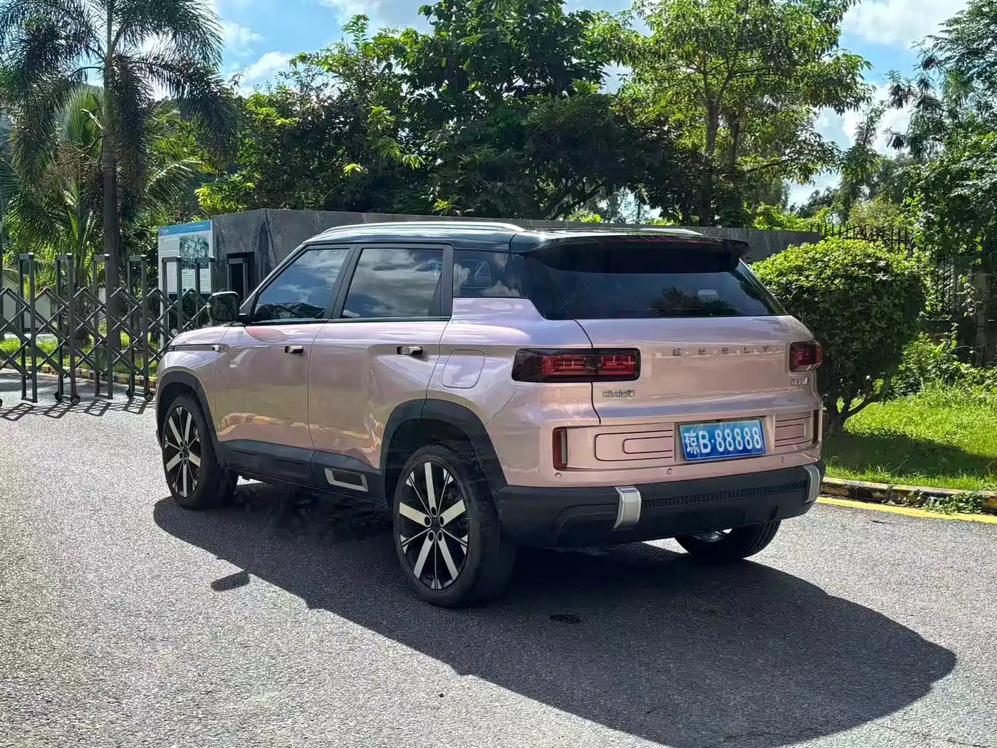 Фото 9 - Geely ICON