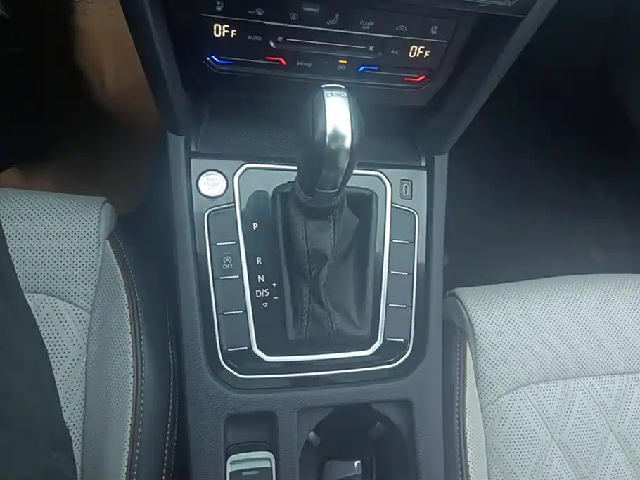 Volkswagen Magotan 2023 Model 2 Million Commemorative Edition 330TSI DSG Luxury фото 16