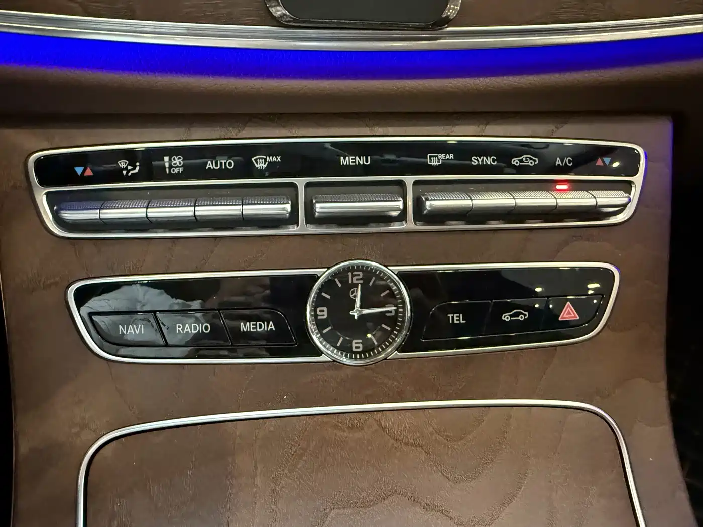 Mercedes-Benz E-Class 2020 E 300 L Luxury Model фото 6