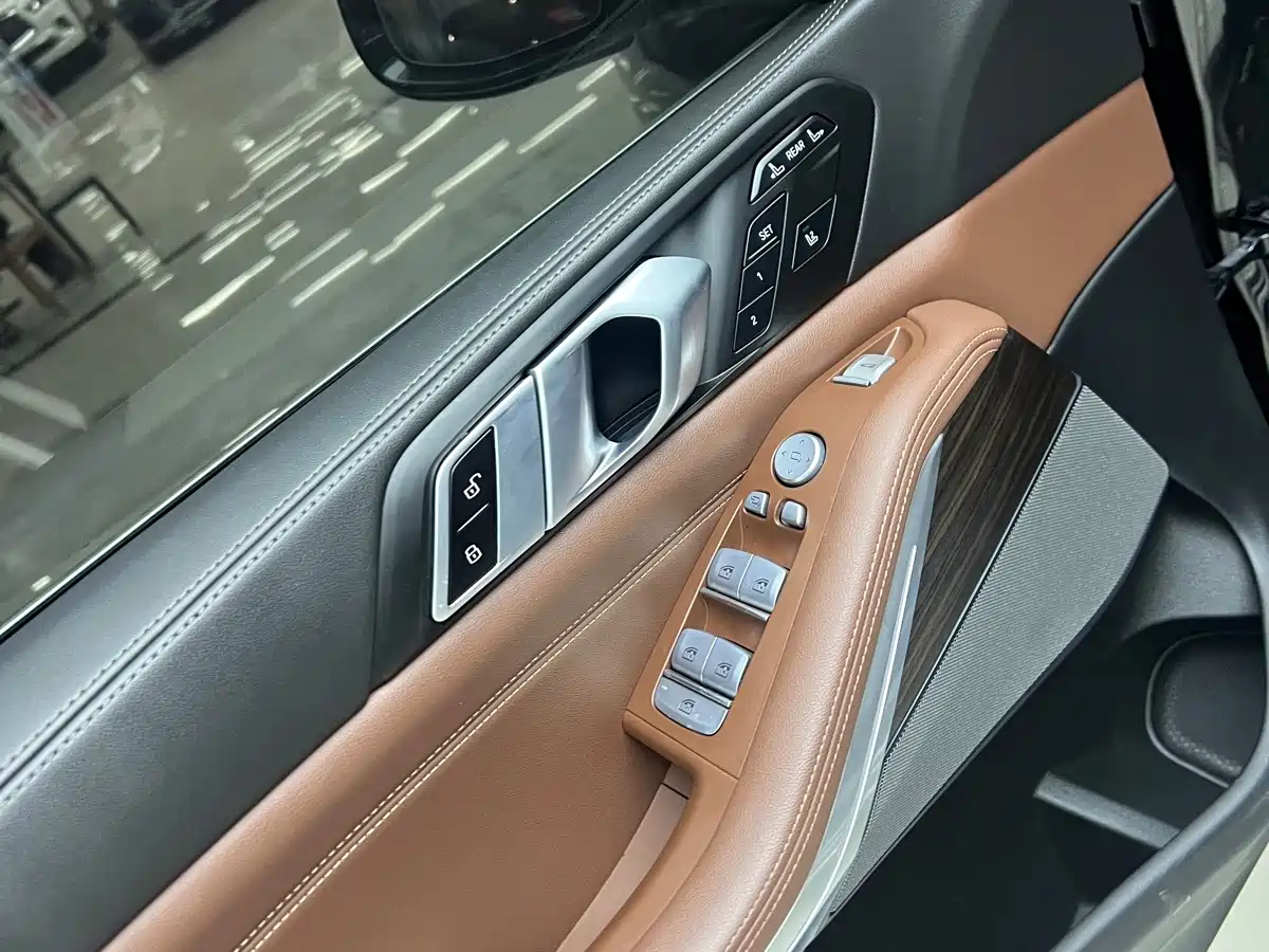 Photo 8 - BMW X7