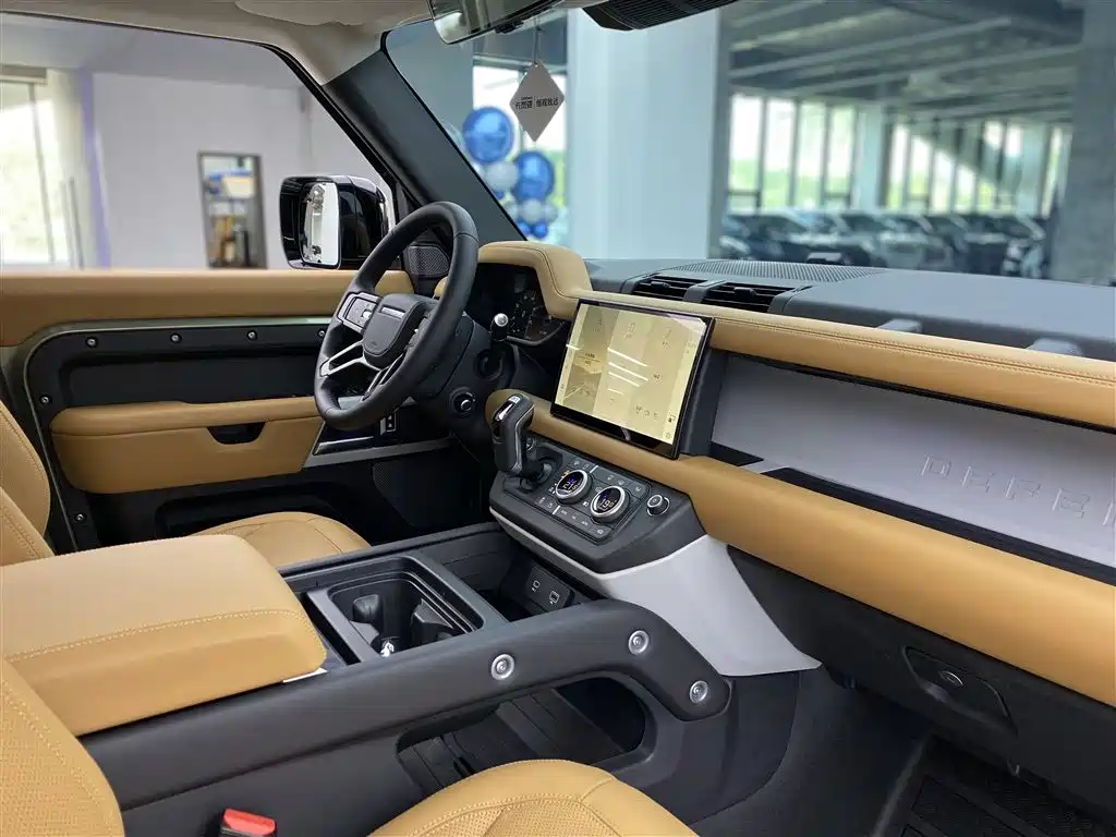 Land Rover Defender 2024 110 3.0T P400 Dark Special Edition фото 9