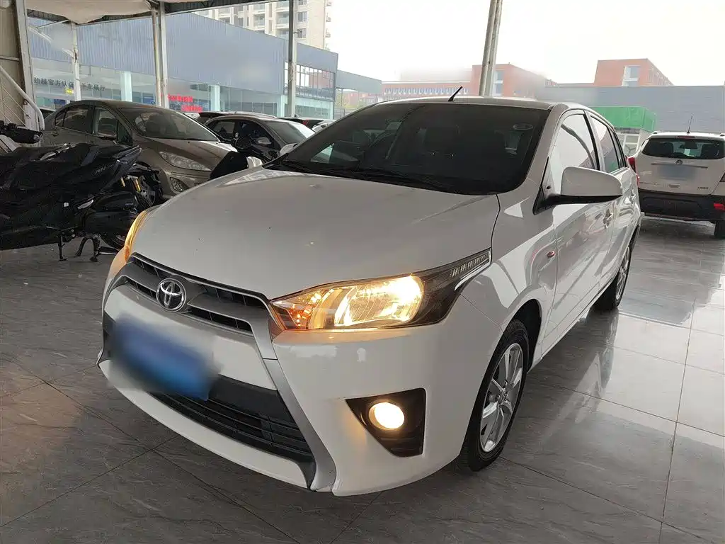 Toyota YARiS L Zhi Xuan 2015 1.5G Manual Sunroof Special Edition фото 2