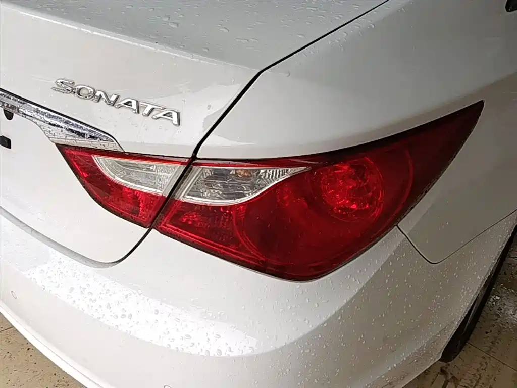 Hyundai Sonata 2014 2.0L Automatic Luxury фото 8