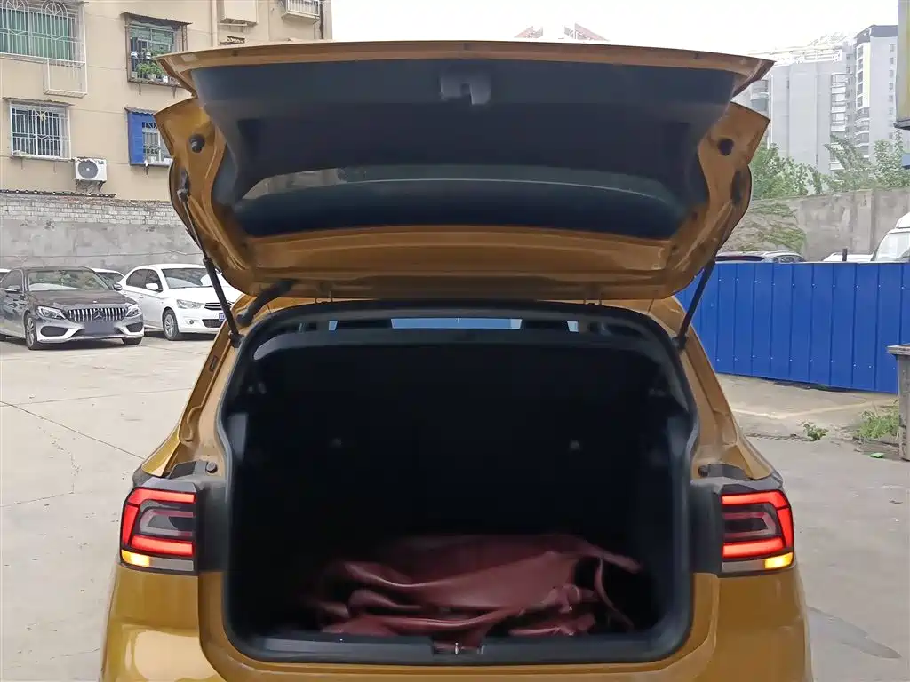 Volkswagen T-Cross 2019 1.5L Automatic Comfort Edition фото 9