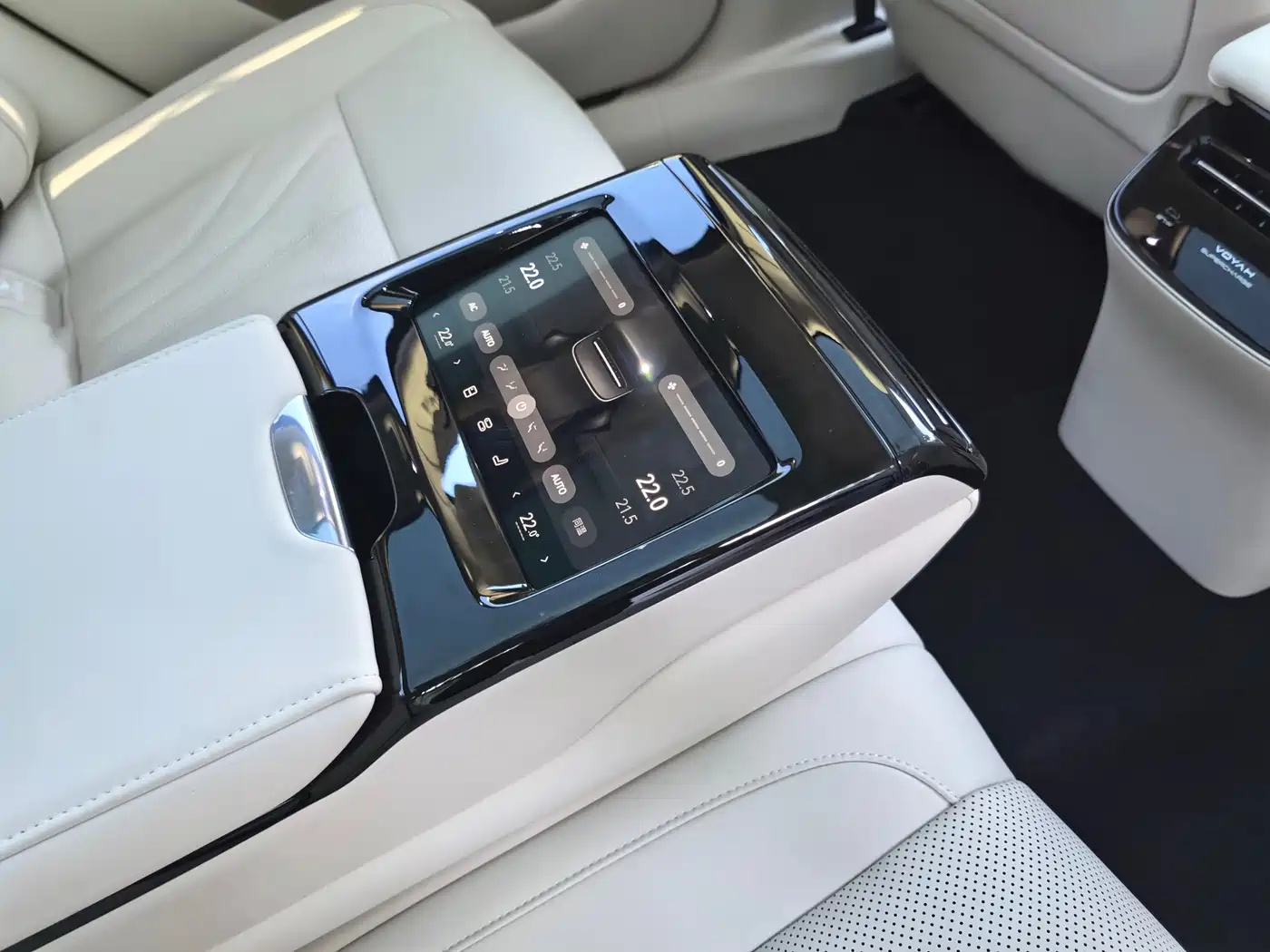 Voyah Auto VOYAH Zhuiguang L 2025 2025 Mid-configuration Model