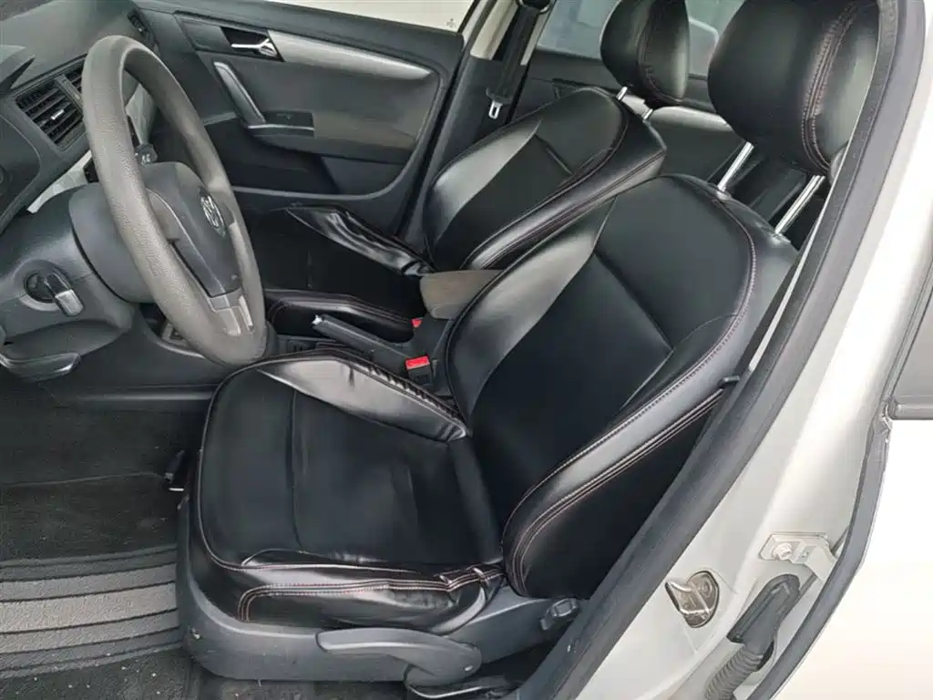 Volkswagen Lavida 2017 1.6L Automatic Comfort Edition фото 15