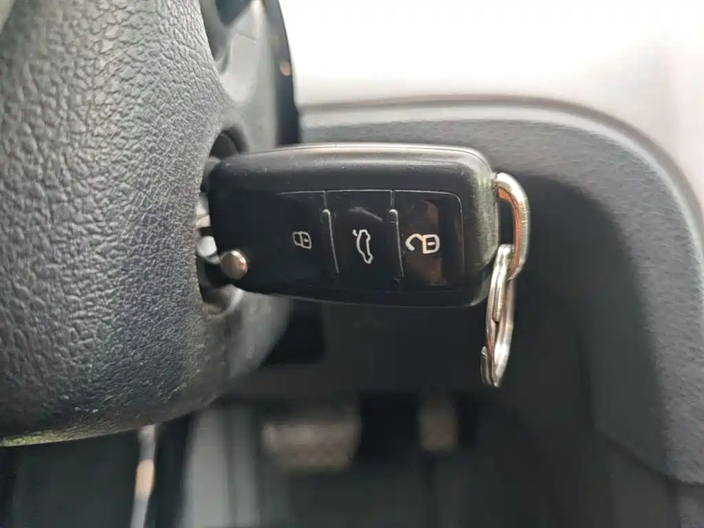 Volkswagen Lavida 2017 1.6L Automatic Comfort Edition фото 9
