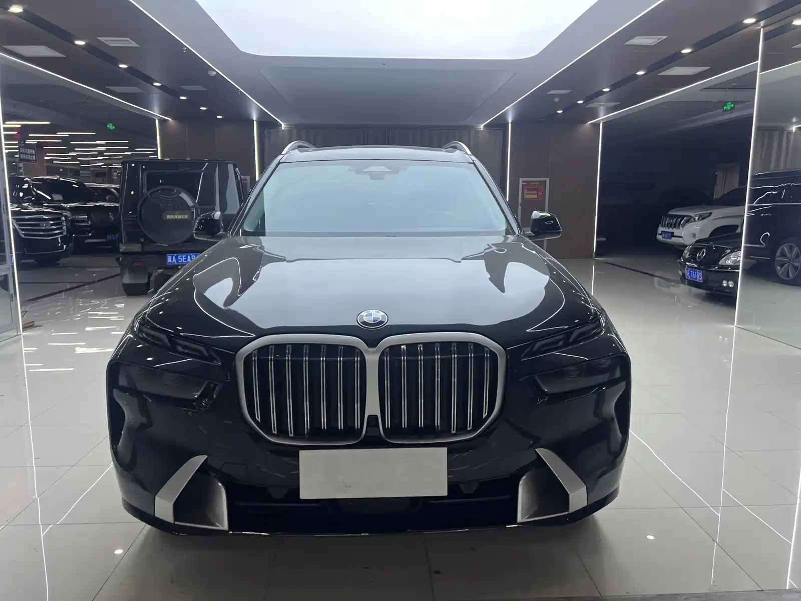 Photo 2 - BMW X7