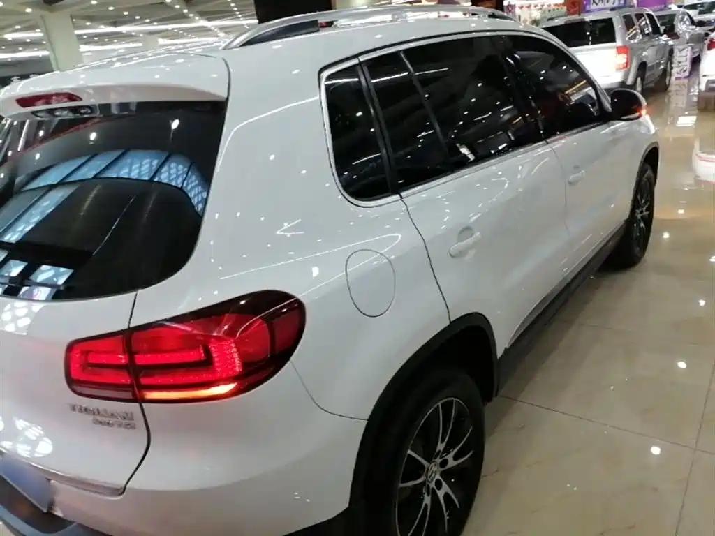 Volkswagen Tiguan 2015 1.8TSI Automatic 2WD Highline фото 7