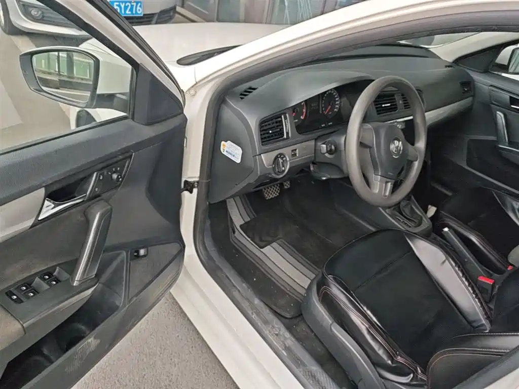 Volkswagen Lavida 2017 1.6L Automatic Comfort Edition фото 16
