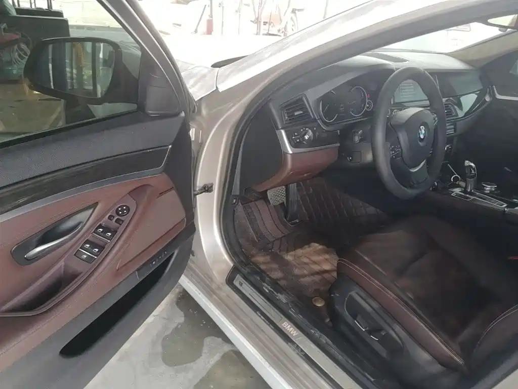 BMW 5 Series 2014 525Li Luxury Design Package фото 16
