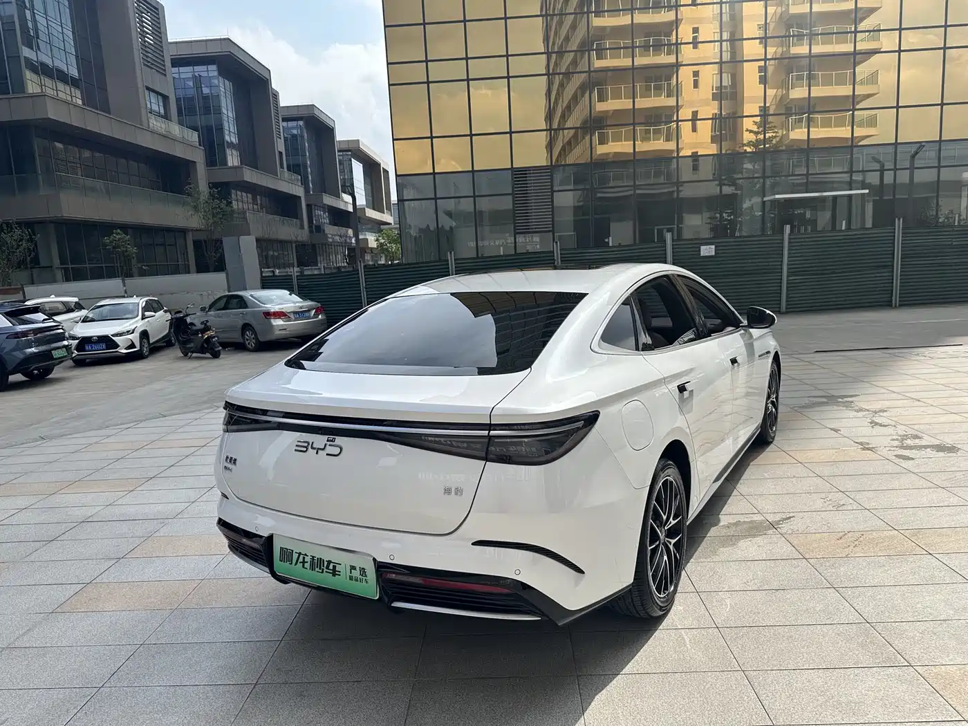 BYD Seal 2024 Glory Edition DM-i 1.5L 121km Prestige фото 17
