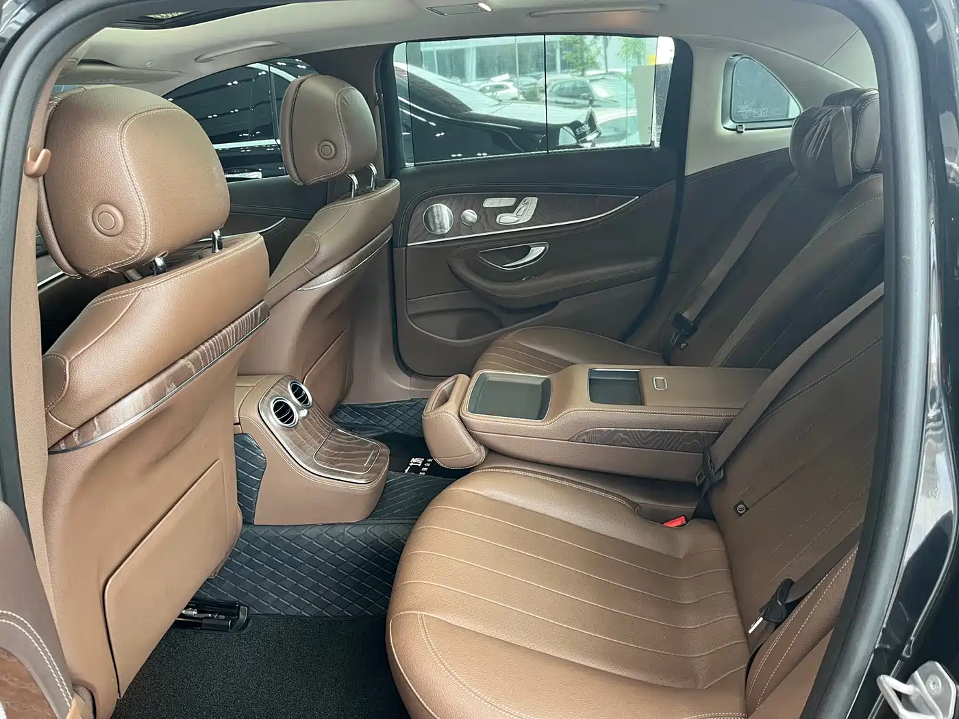 Mercedes-Benz E-Class 2021 E 300 L Luxury фото 13