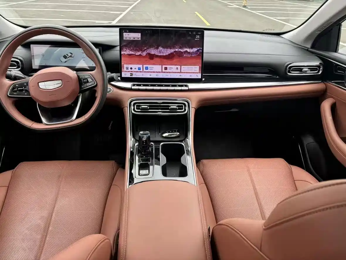 Фото 7 - Geely Emgrand
