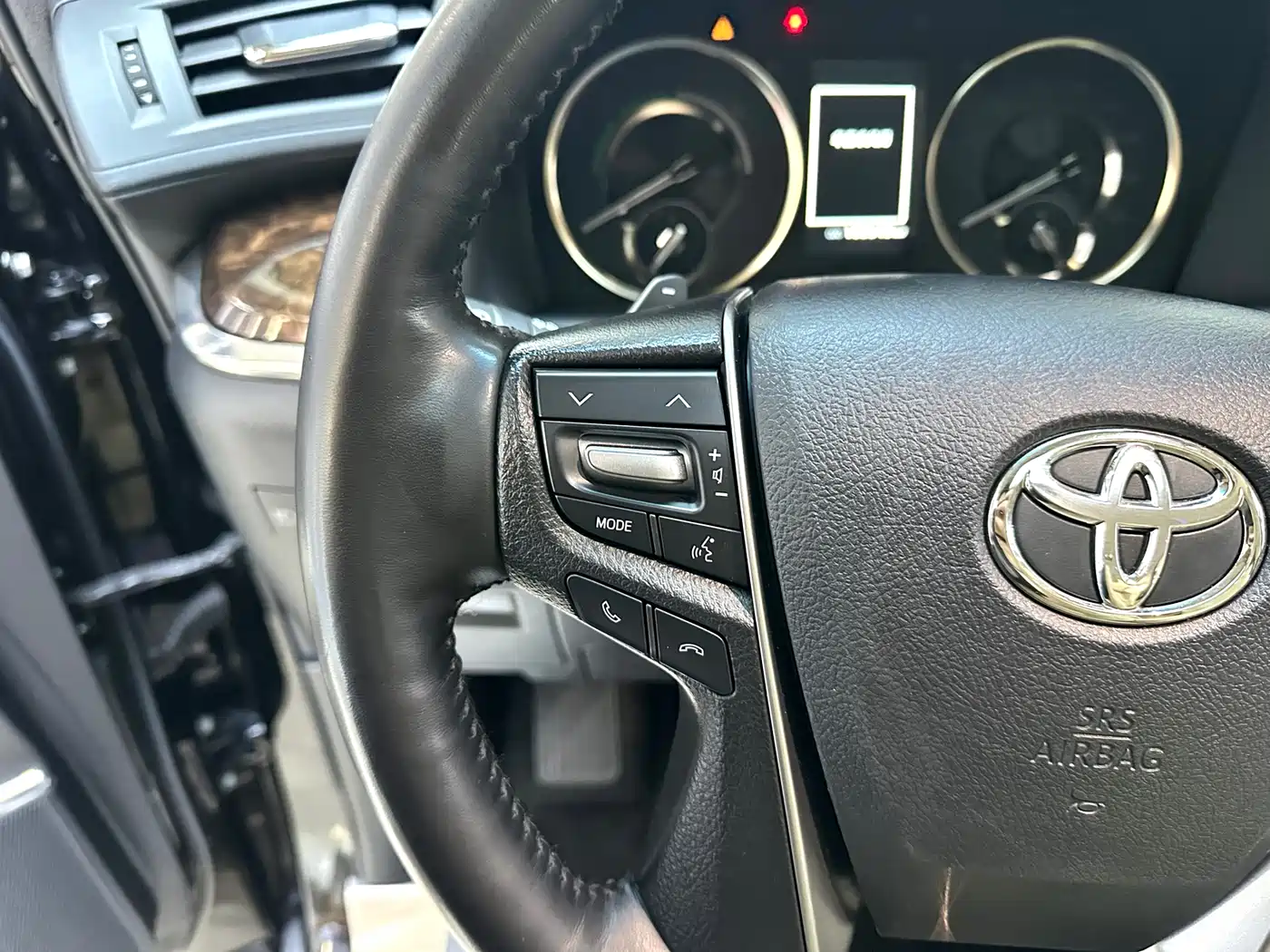 Toyota Alphard 2021 Hybrid 2.5L Luxury фото 14