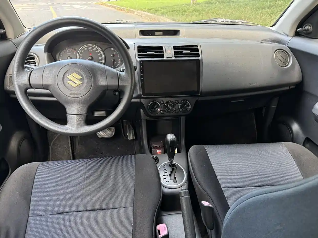 Photo 6 - Suzuki Swift