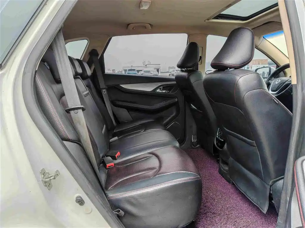 Фото 9 - Baojun 560