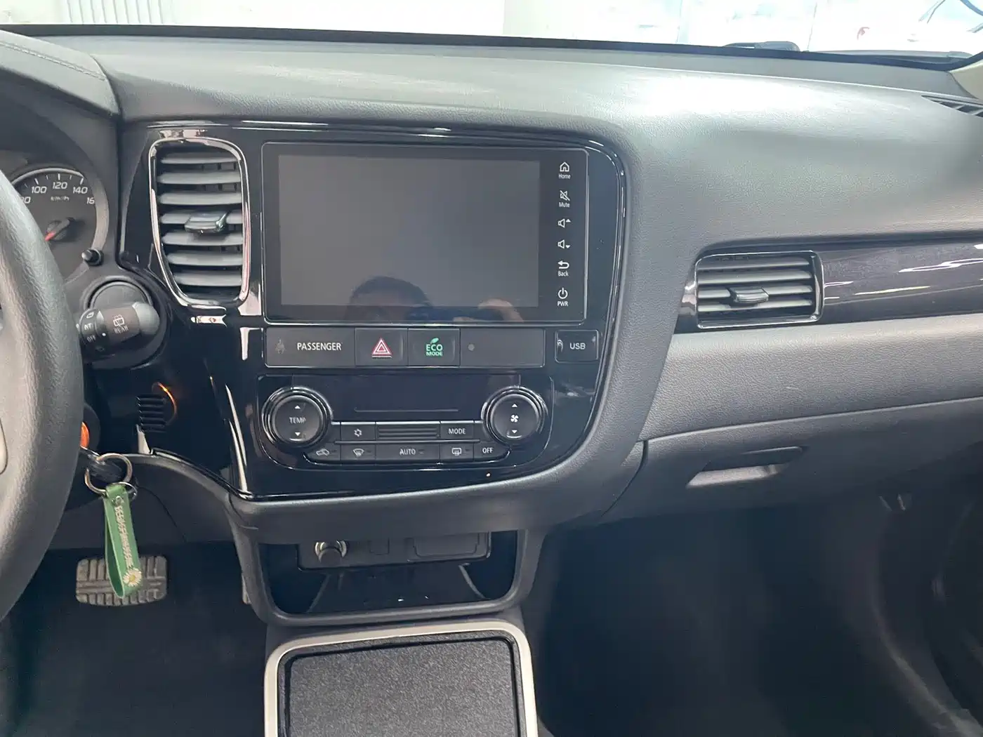 Mitsubishi Outlander 2021 2.0L 2WD Smooth Ride Version 5-Seater фото 12
