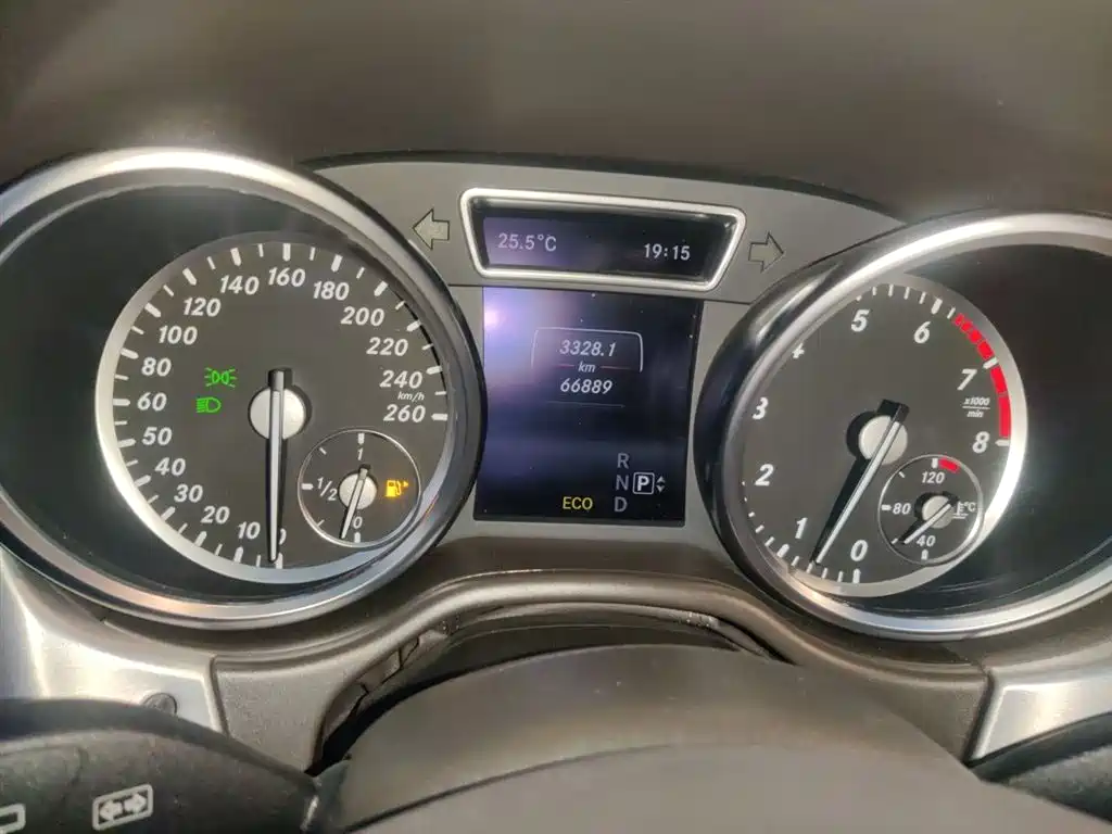 Mercedes-Benz M-Class 2015 ML 320 4MATIC фото 5