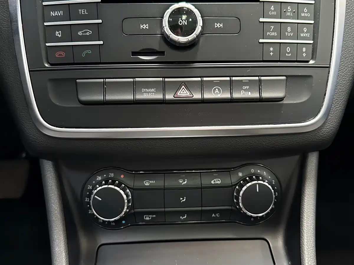 Mercedes-Benz GLA 2016 GLA 200 Dynamic фото 16