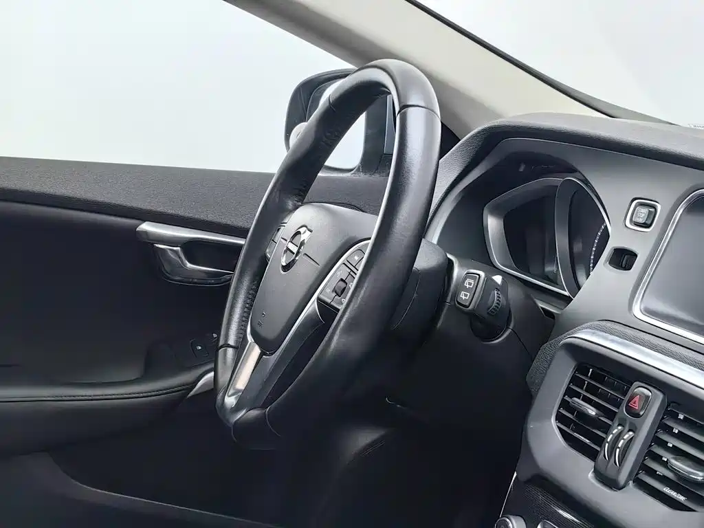 Volvo V40 2019 2019 T3 Momentum