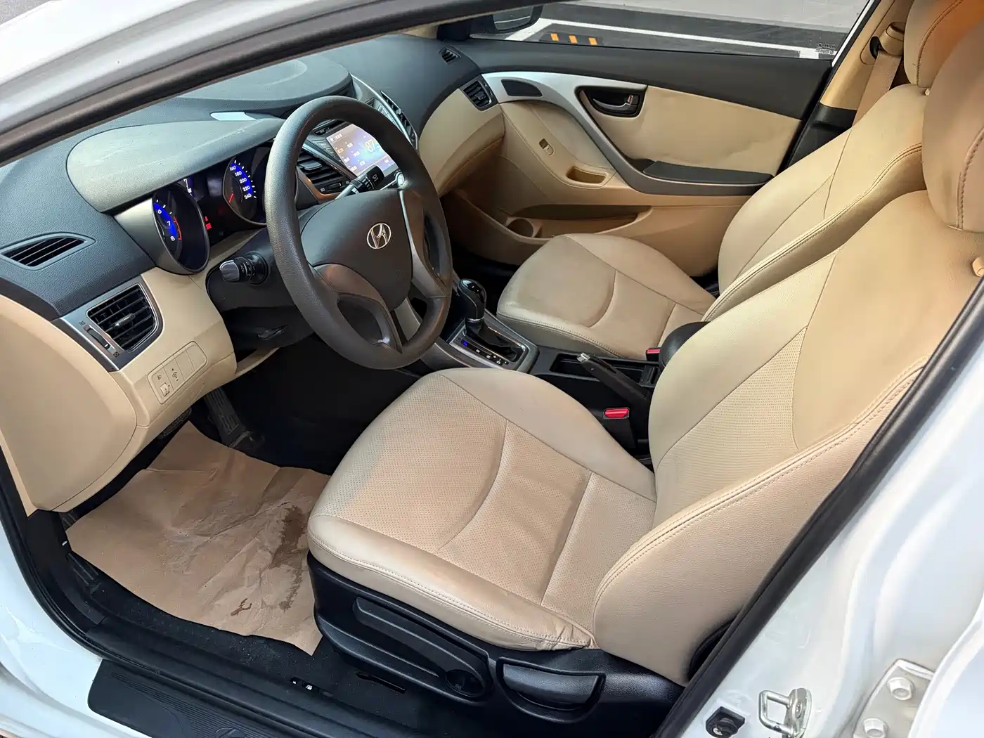 Hyundai Langdong 2012 1.6L Automatic Fashion фото 4