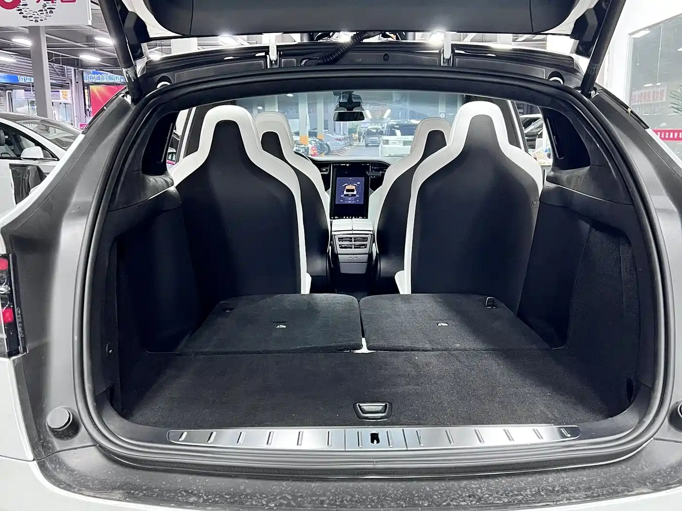 TESLA MODEL X