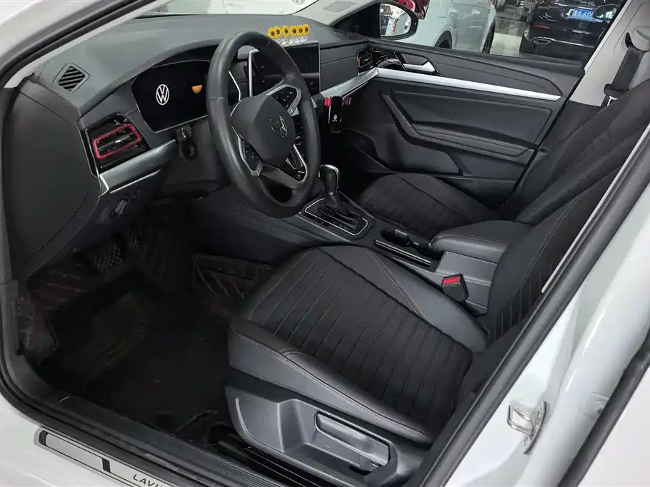 Volkswagen Lavida 2023 300TSI DSG Starlight Full Comfort Edition фото 9