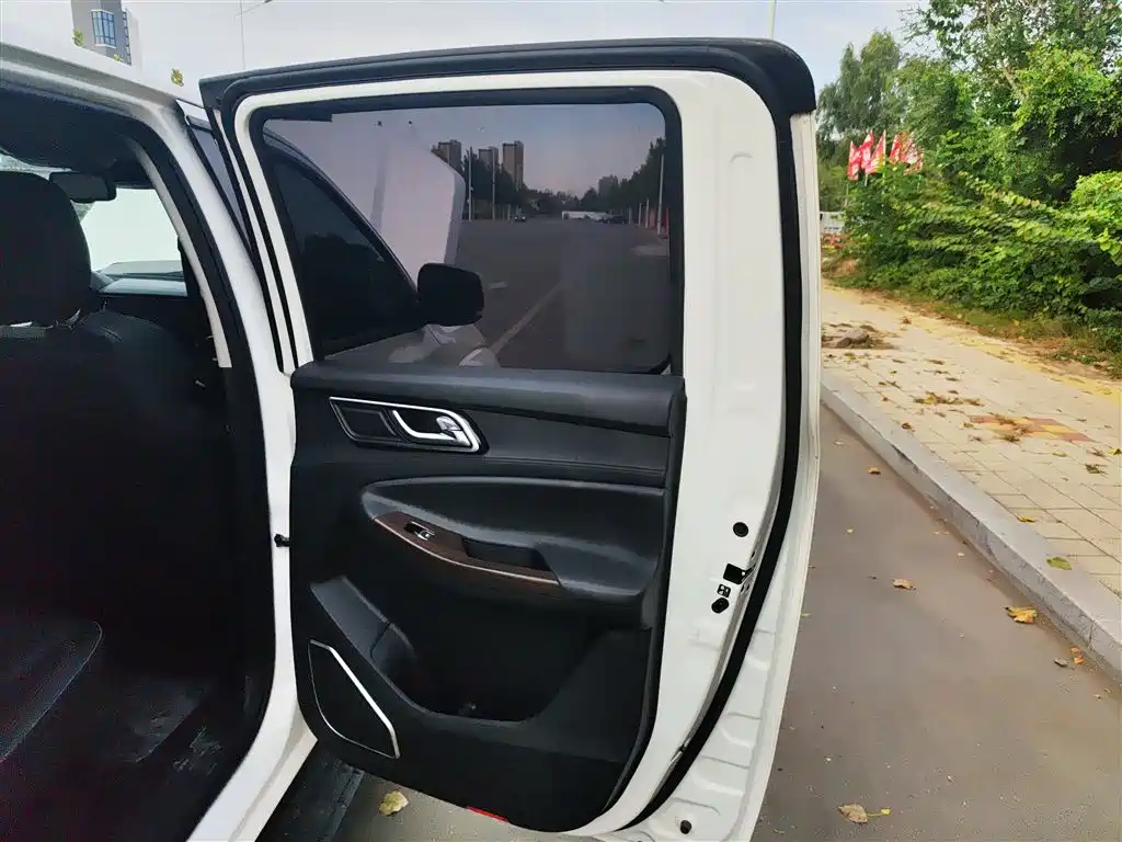 Jiangling Yuhu 9 2021 2019 2.0T Automatic Gasoline 2WD Comfort