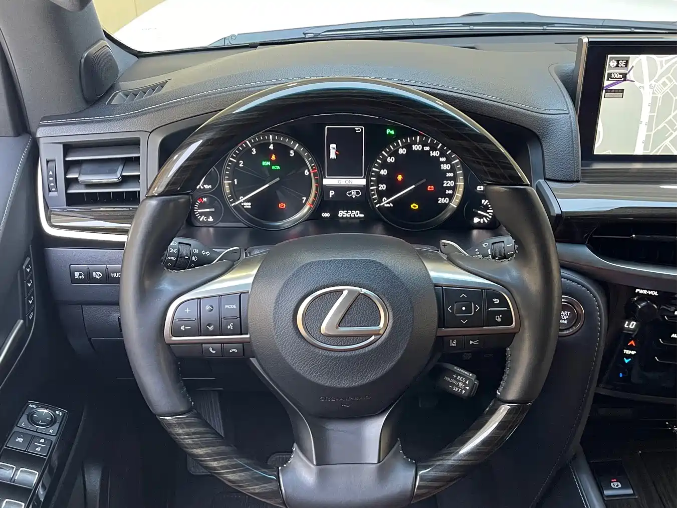 Фото 11 - Lexus LX