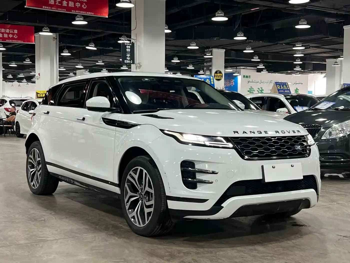 Land Rover Range Rover Evoque 2021 Range Rover Evoque L 249PS R-Dynamic S Performance Edition фото 2