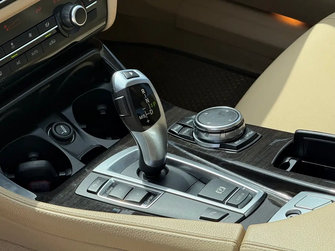 BMW 5 Series 2014 525Li Luxury Design Package фото 16