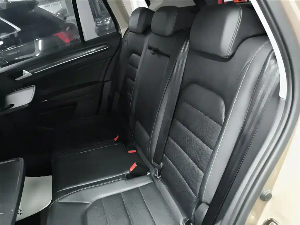 Volkswagen Golf Sportsvan 2016 230TSI Automatic Luxury фото 17