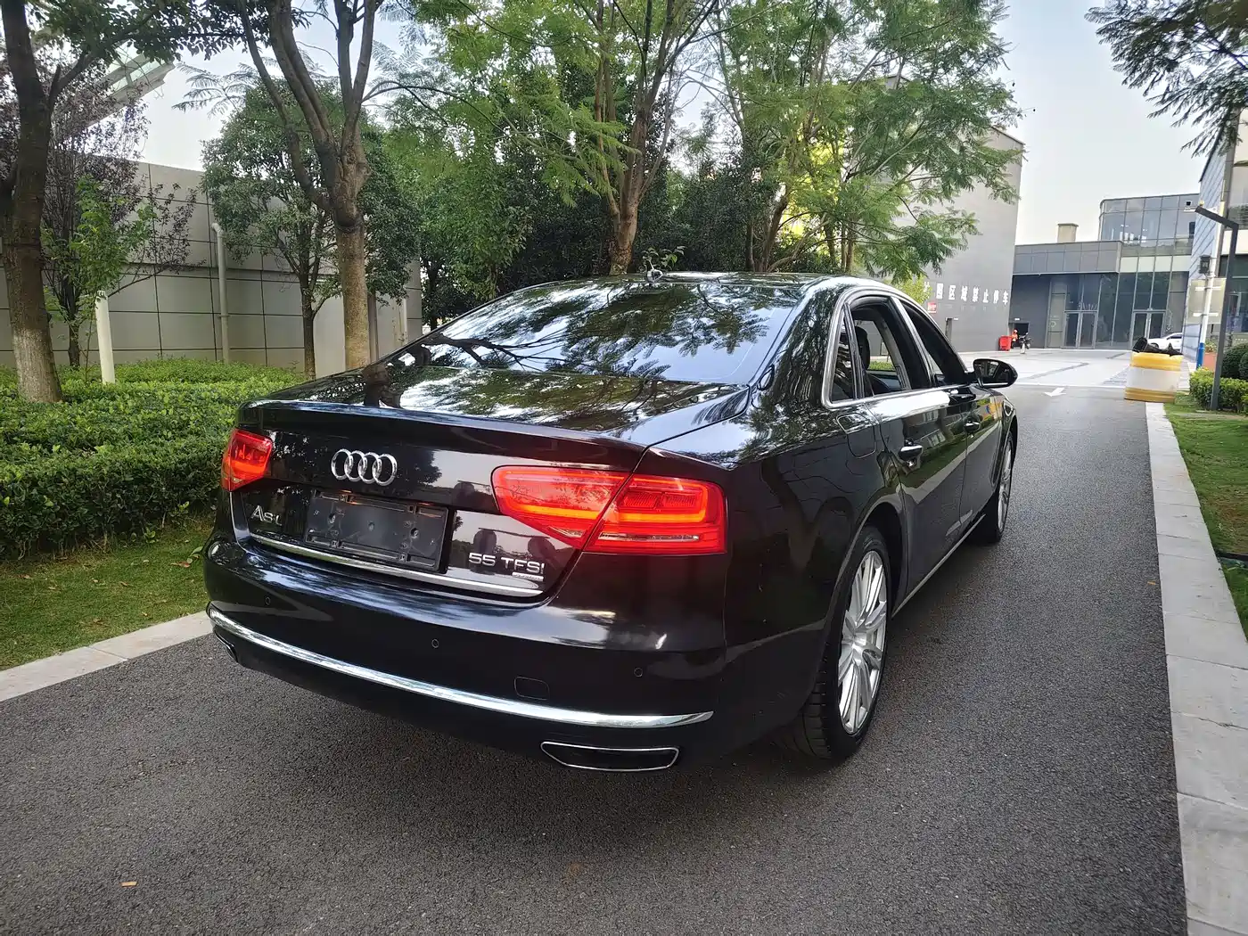 Фото 12 - Audi A8