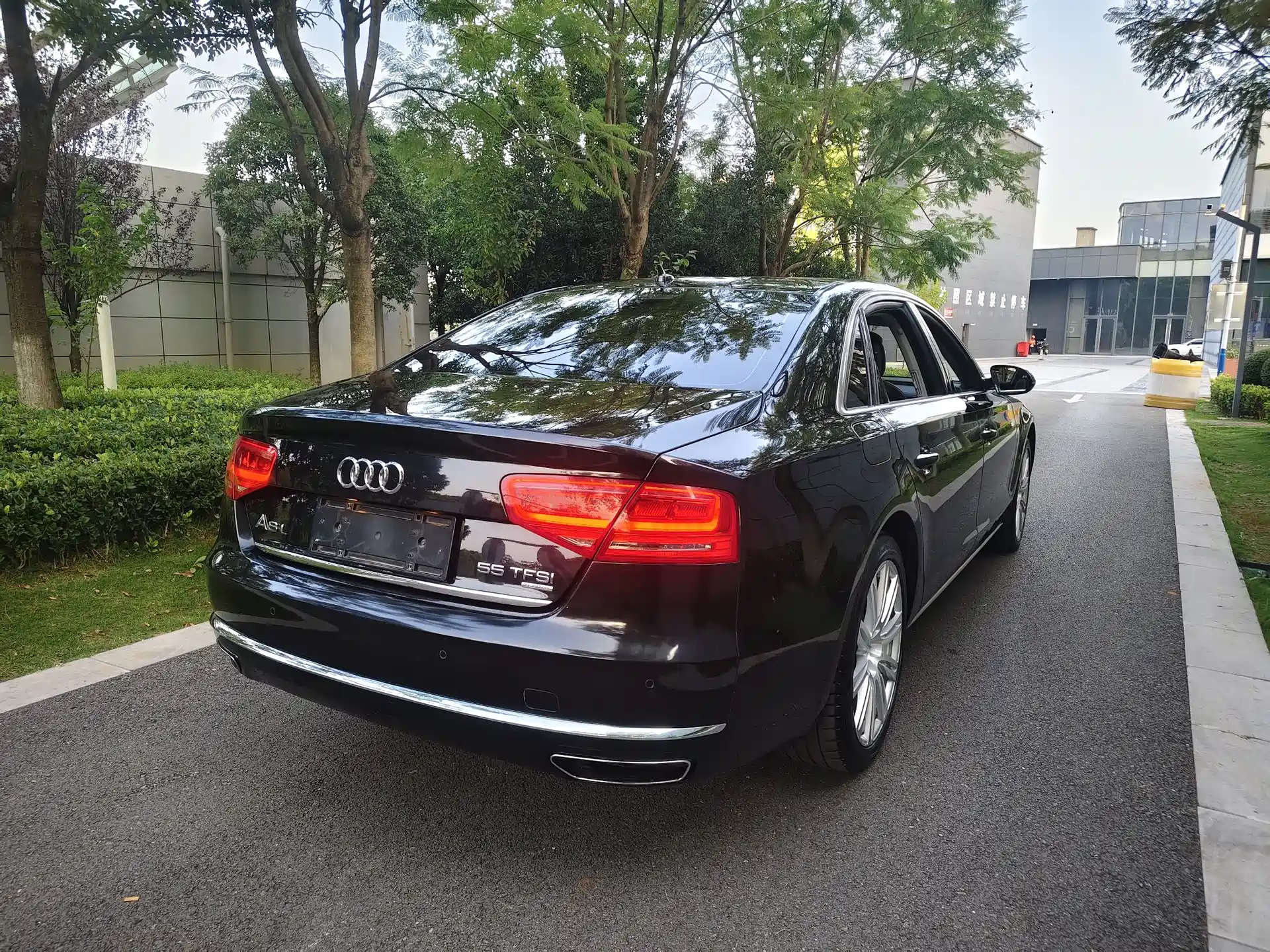 Фото 12 - Audi A8