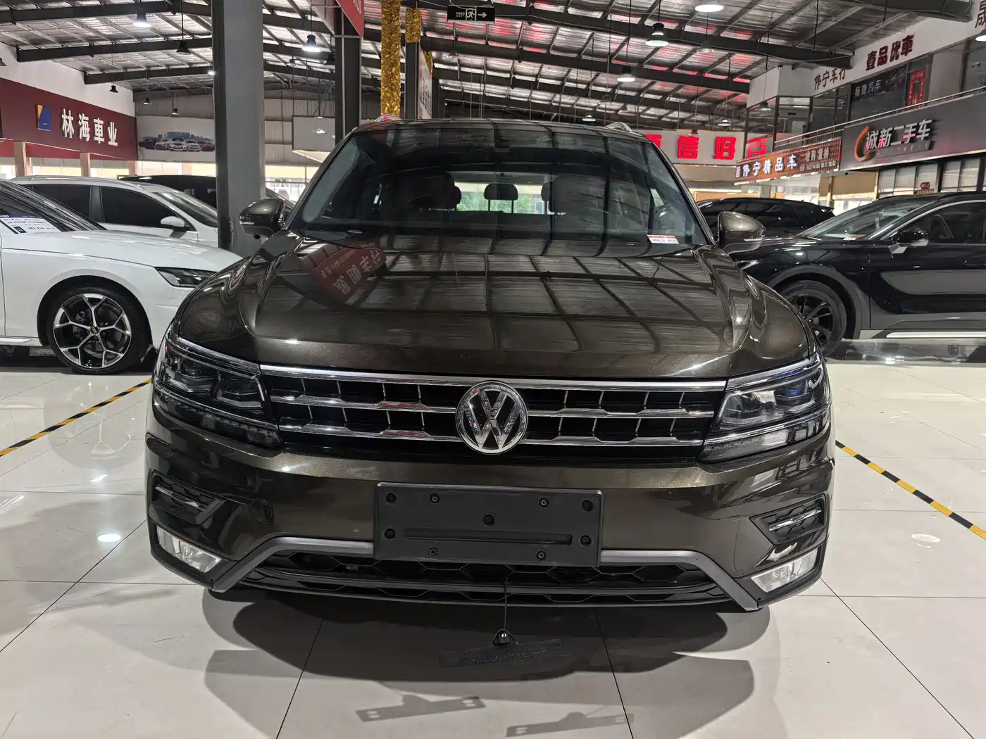 Volkswagen Tiguan L 2017 380TSI Automatic 4WD Luxury Edition фото 2