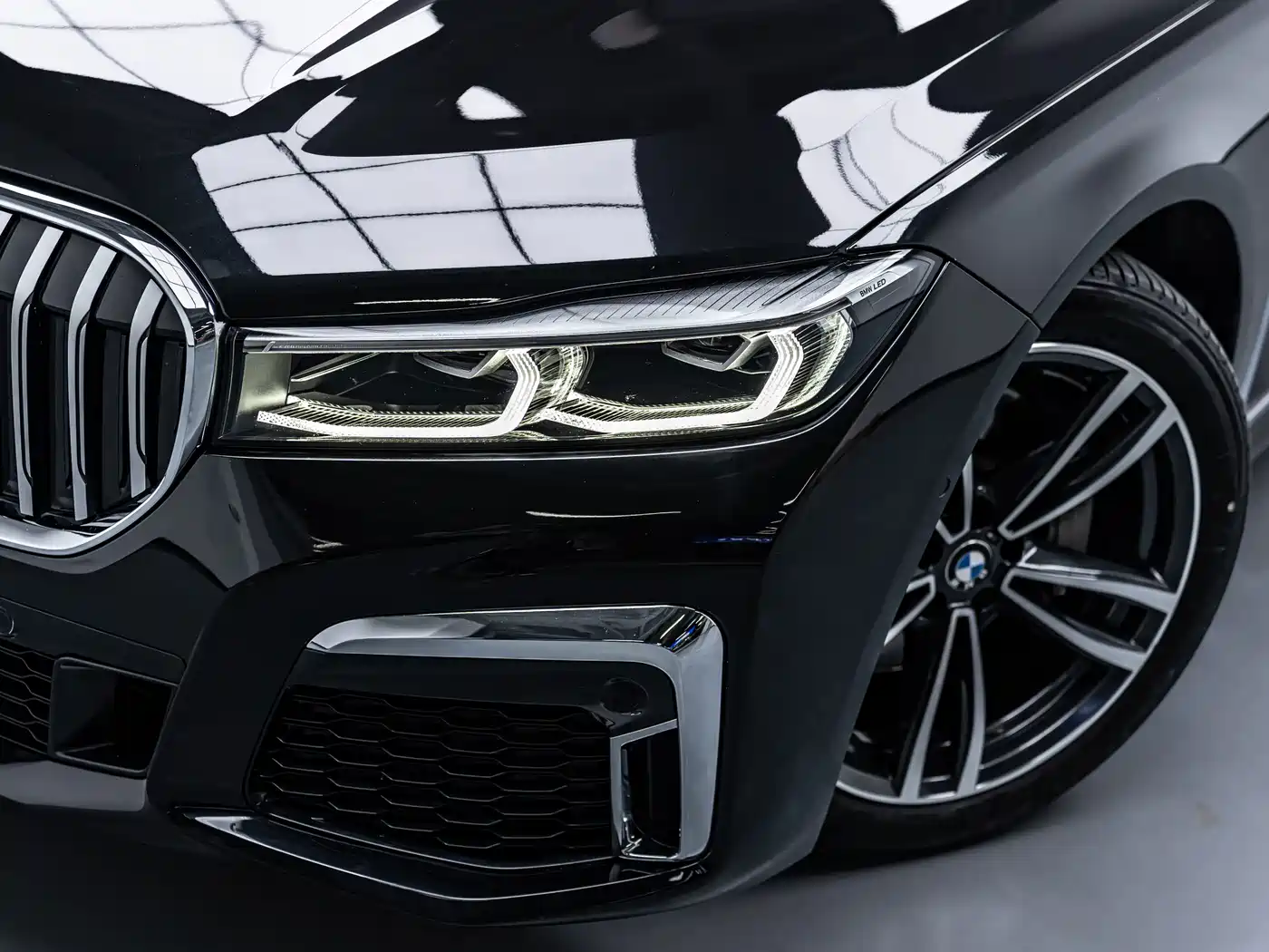 Photo 4 - BMW 7 Series