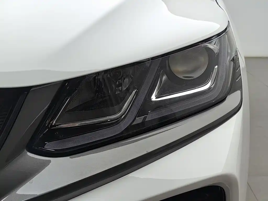 Фото 7 - Geely Binyue