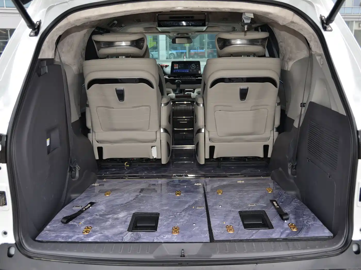 Toyota Sienna 2021 2.5L Hybrid Premium Edition фото 23