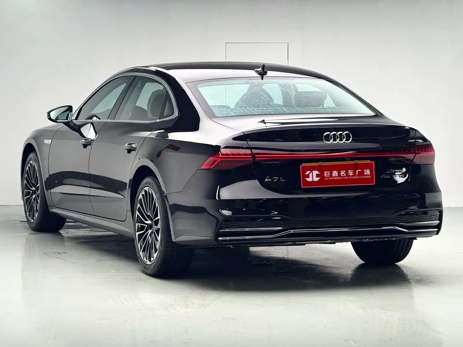 Фото 5 - Audi A7L