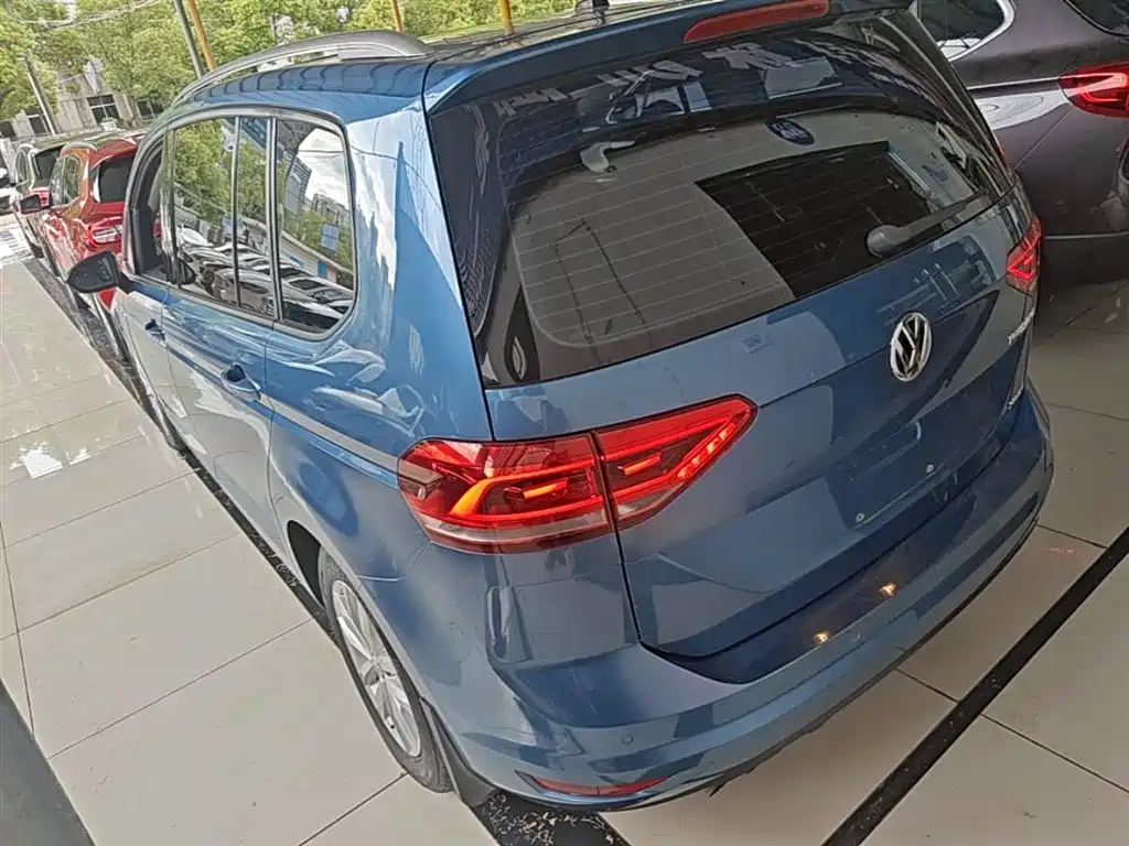 Volkswagen Touran 2018 Touran L 280TSI DSG Comfort 7-seater China V фото 5