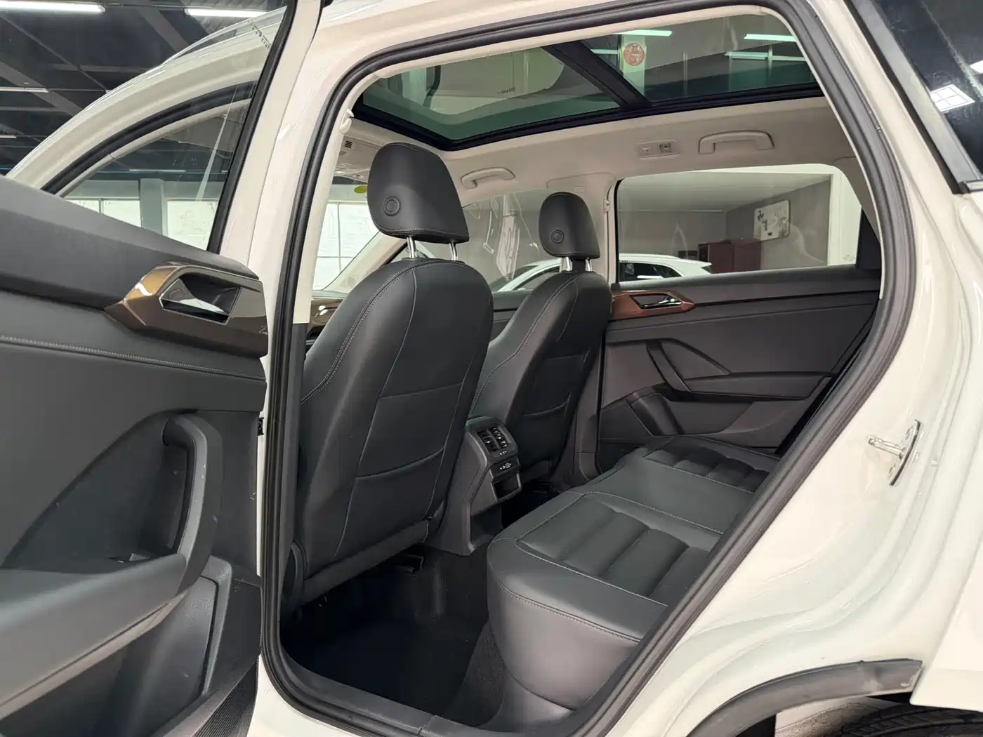Volkswagen Tharu 2021 Model 280TSI 2WD Comfort Edition фото 14