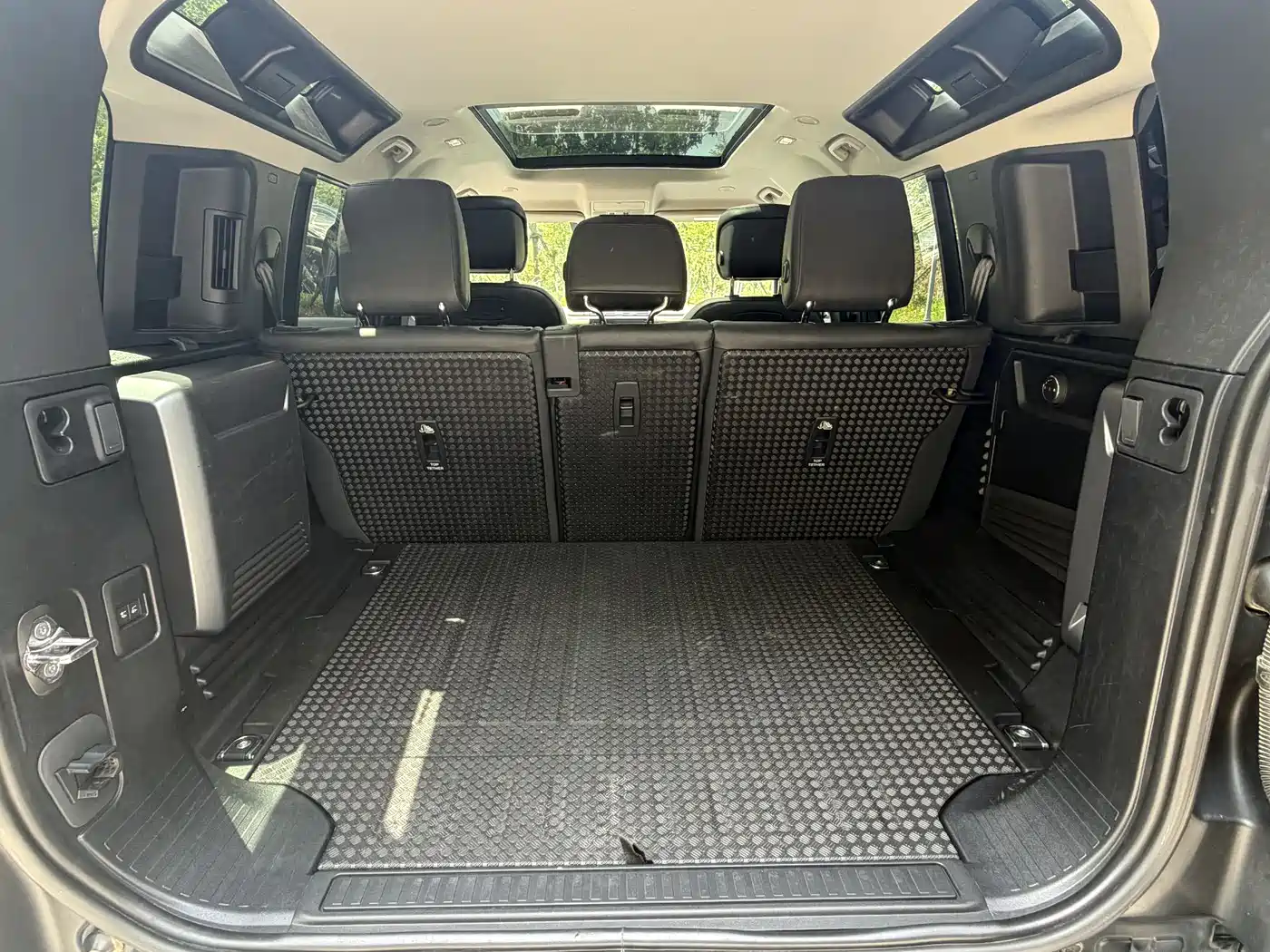 Land Rover Defender 2022 110 P400 X-DYNAMIC HSE фото 10