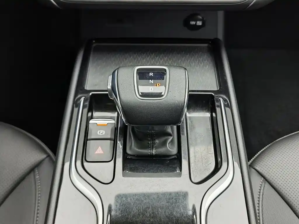 Hongqi E-QM5 2024 2023 Facelift Basic Travel Edition