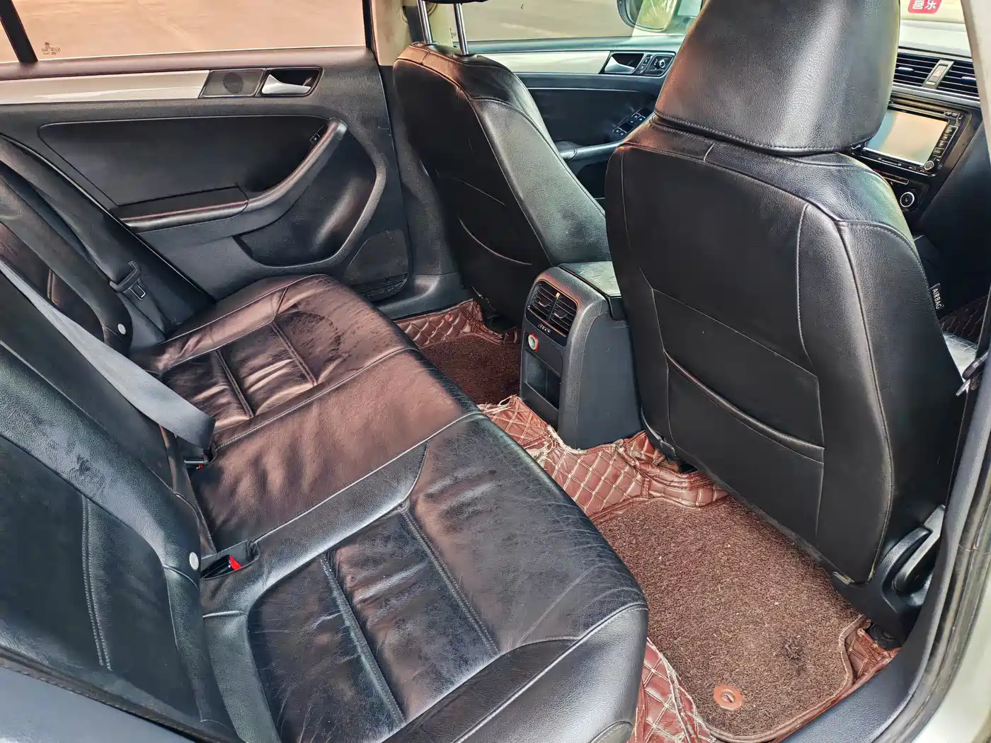Volkswagen Sagitar 2014 Facelift 1.6L Manual Comfort фото 13