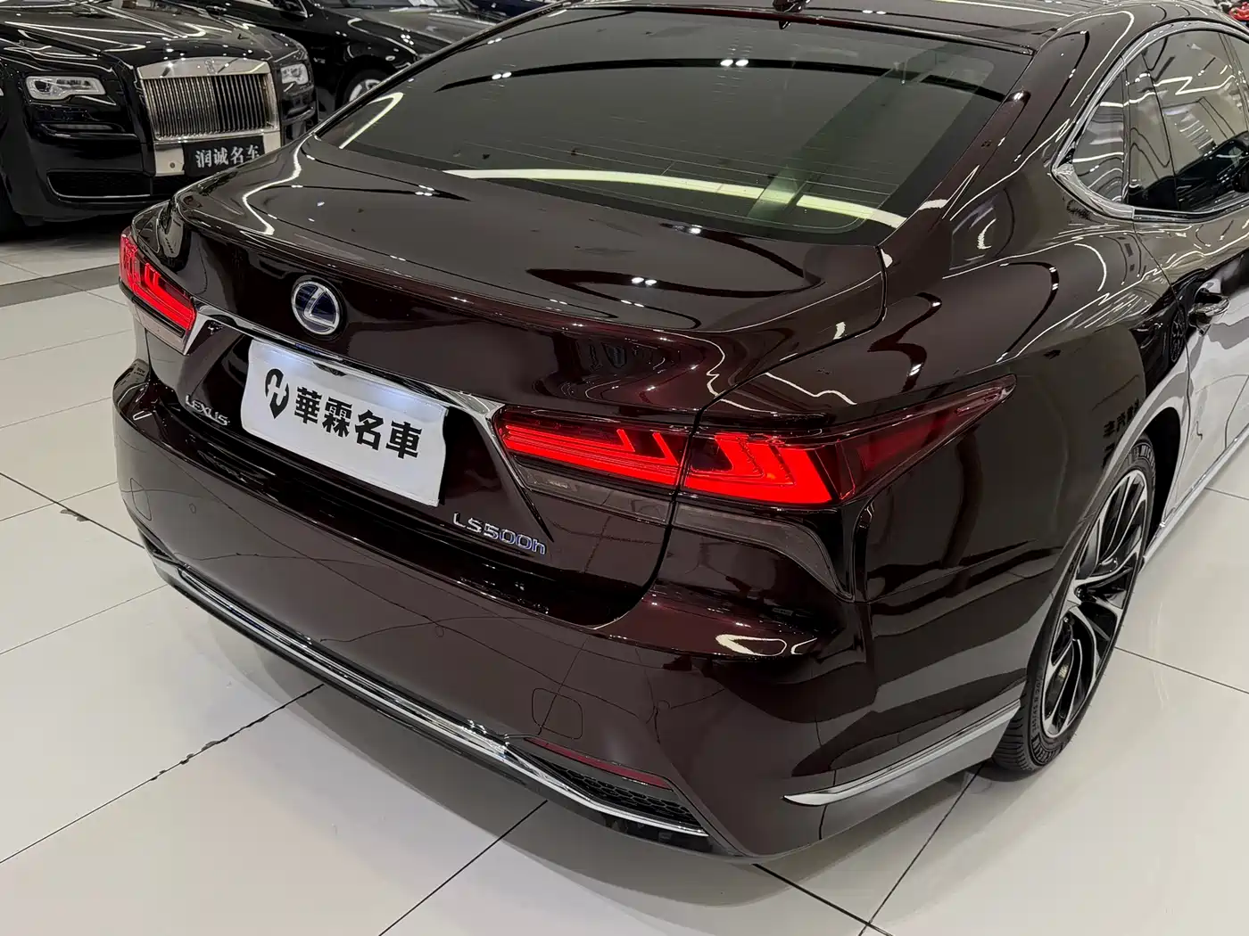 Lexus LS 2021 500h Executive Edition фото 19