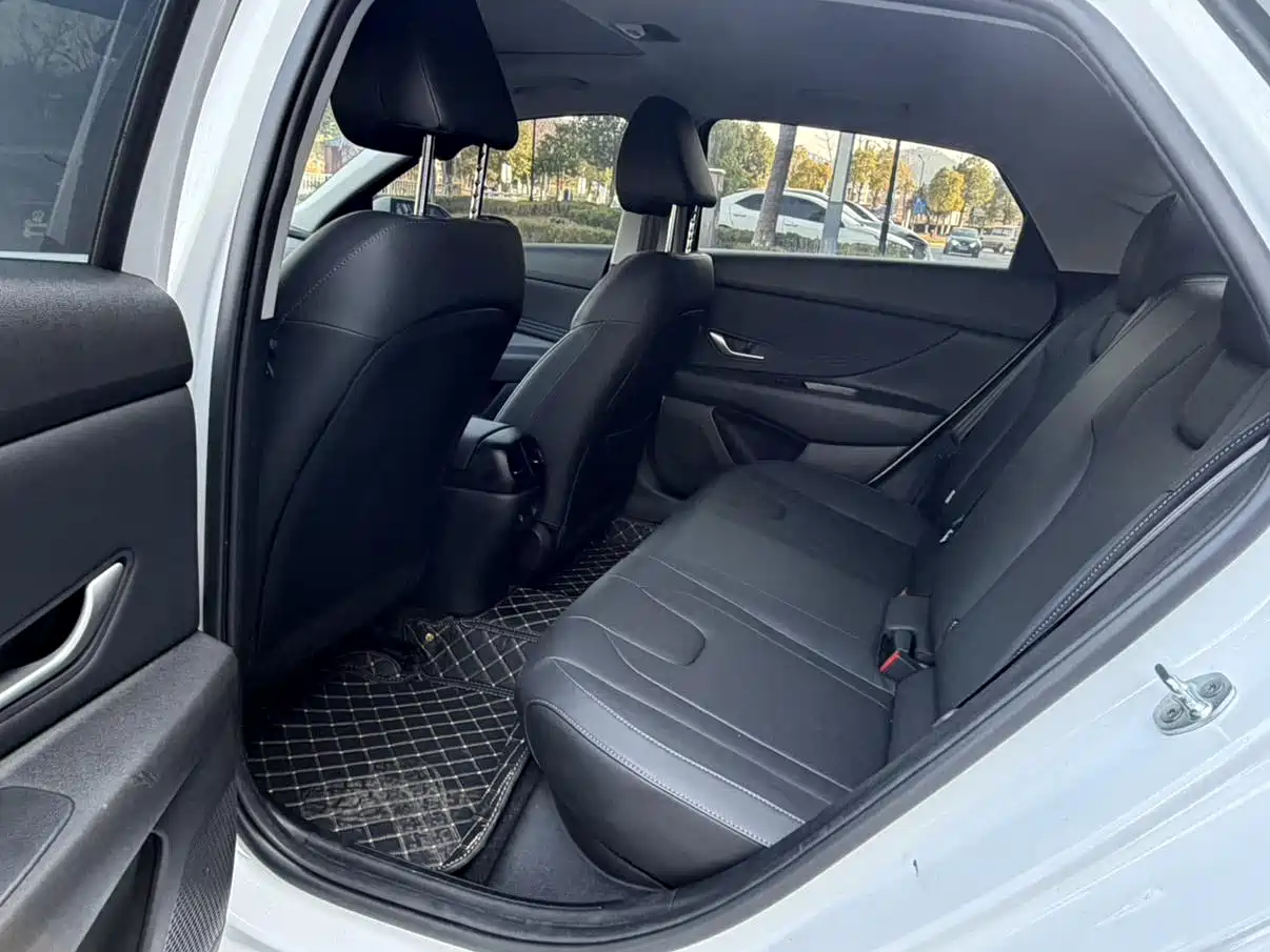 Hyundai Elantra 2023 Model 1.5L CVT LUX Premium Edition фото 7
